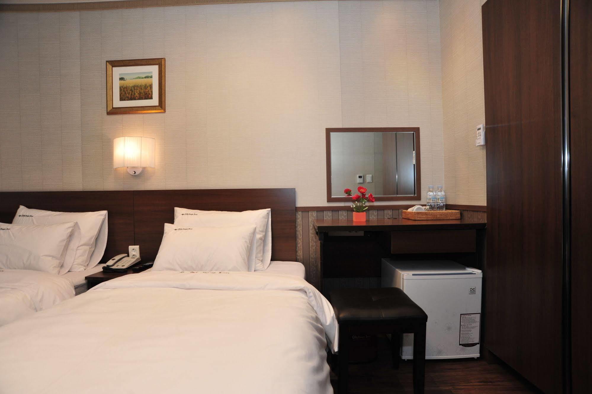 Global Inn Seoul Dongdaemun City Days Inn ภายนอก รูปภาพ